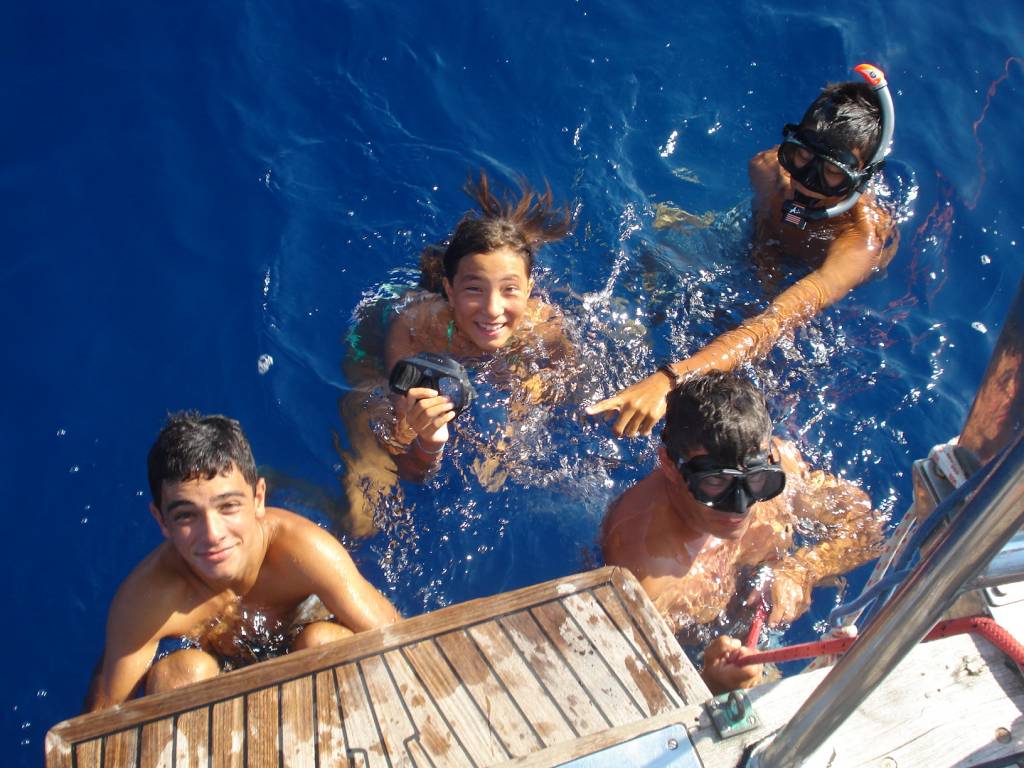 Baignade en Corse pendant croisière en voilier