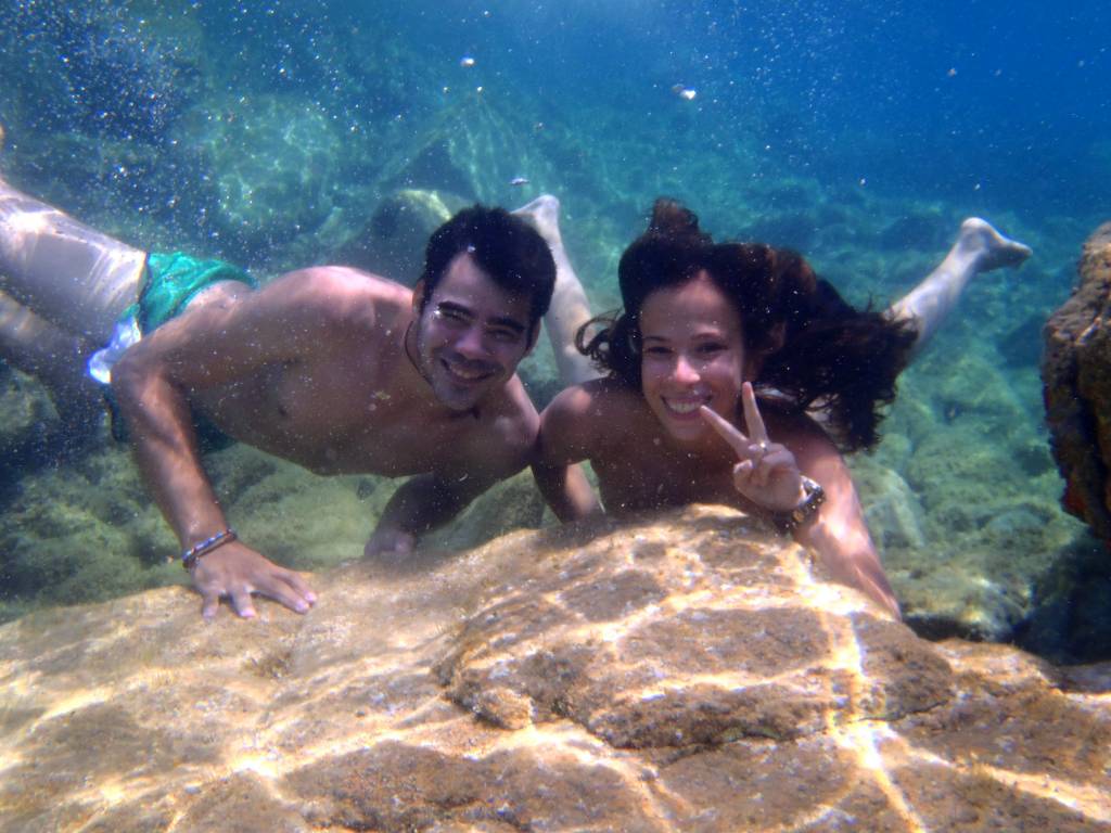 Sous la mer pendant la location du voilier en Sardaigne